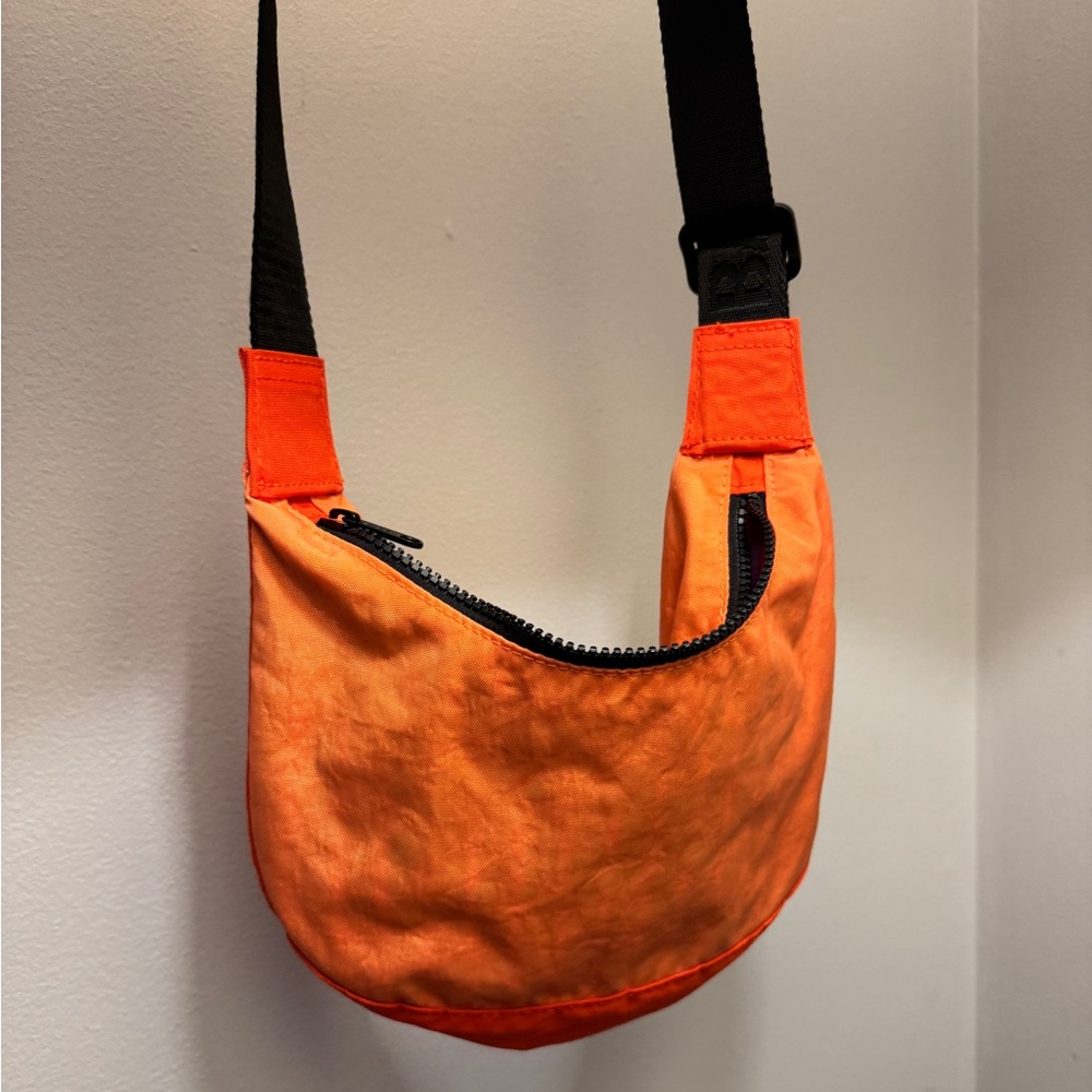 Baggu Small Nylon Crescent Bag DEAD STOCK- Poppy Mix - Picture 6 of 7